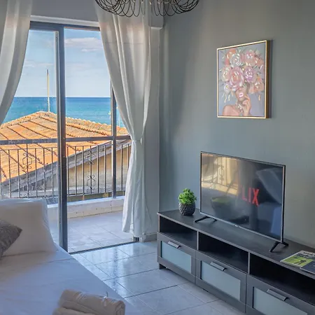 Anteia's Seaview Finikoudes شقة