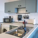 Anteia's Seaview Just Steps From Finikoudes Daire