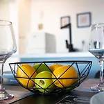 Daire Anteia's Seaview Just Steps From Finikoudes Larnaca