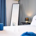 Daire Anteia's Seaview Just Steps From Finikoudes *