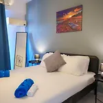 Anteia's Seaview Just Steps From Finikoudes Daire *