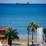 Anteia's Seaview Just Steps From Finikoudes Daire *