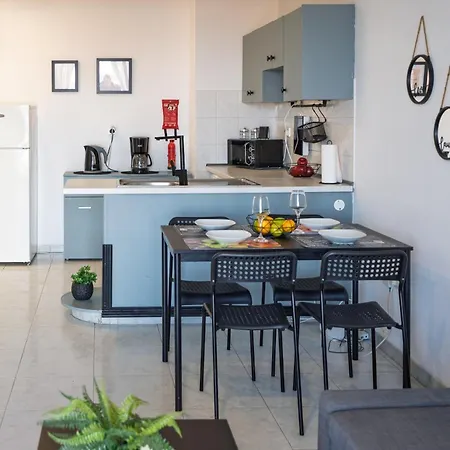 Апартаменты Seaview Anteia's Finikoudes In Ларнака