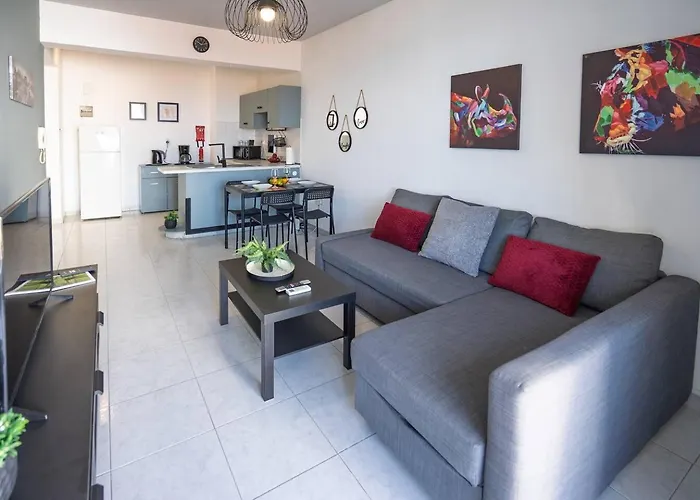 Anteia's Seaview Just Steps From Finikoudes * Larnaca