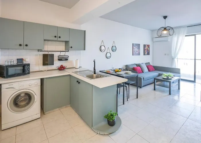 Anteia's Seaview Just Steps From Finikoudes Larnaca