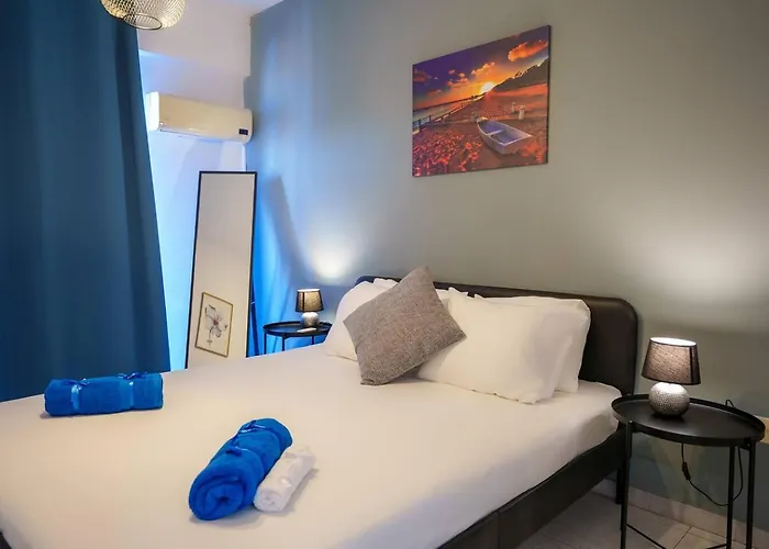 Anteia's Seaview Just Steps From Finikoudes Apartment *