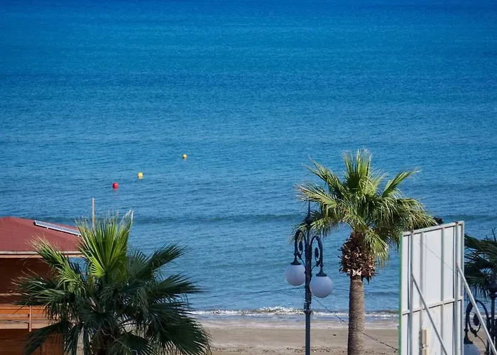 Anteia's Seaview Just Steps From Finikoudes Lejlighed *